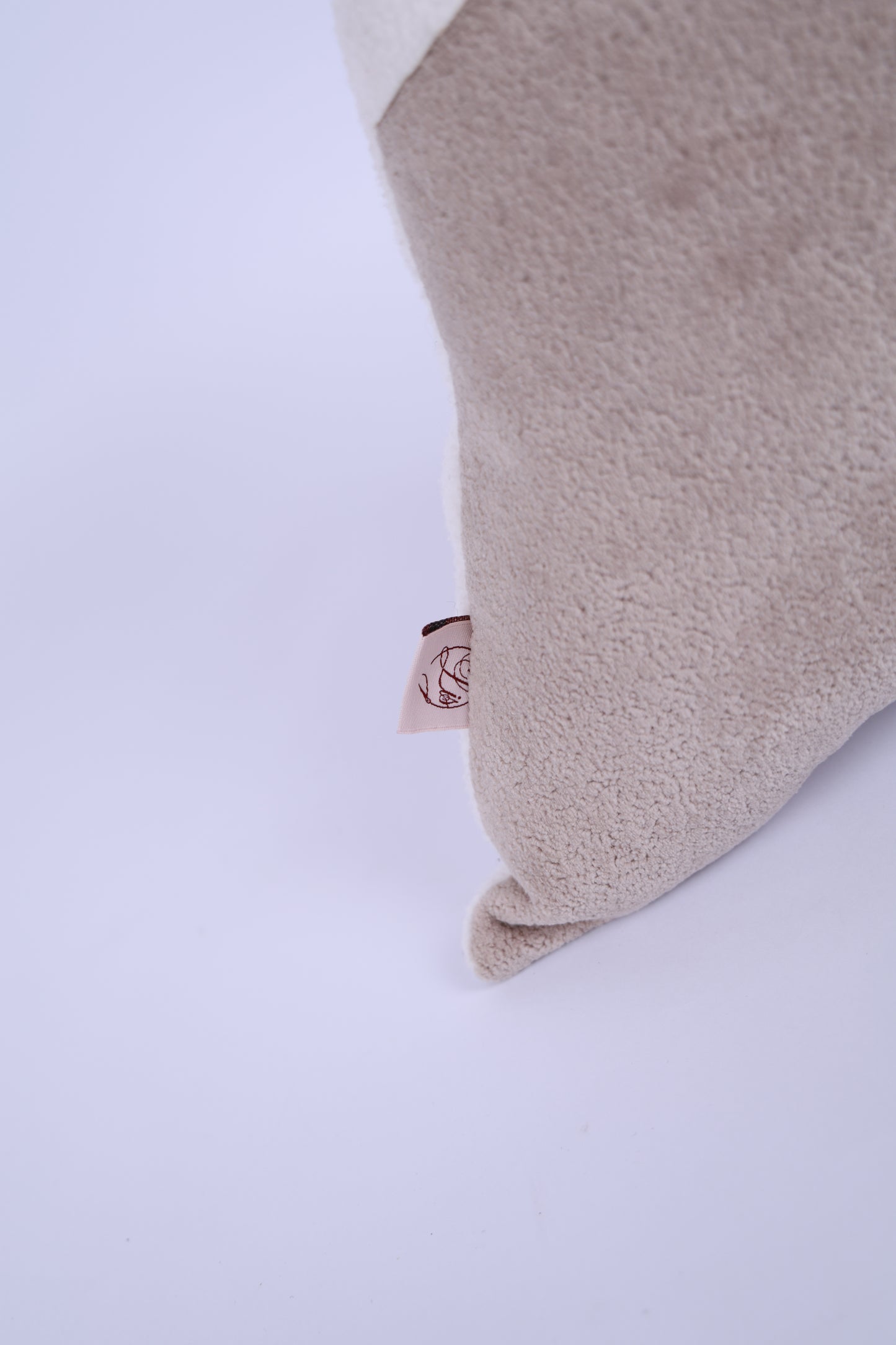 Snow mountain cushion