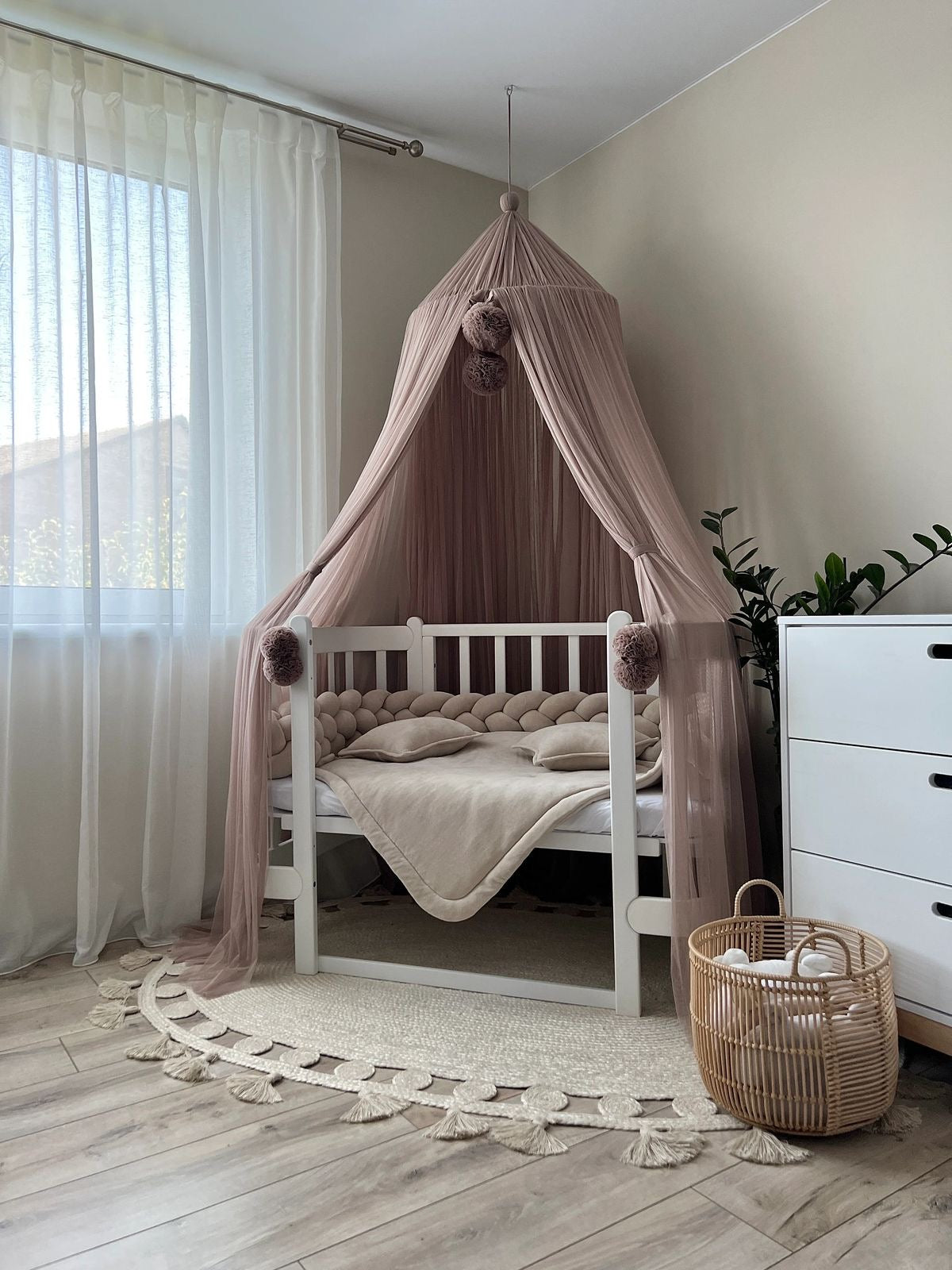 hanging tulle ( opaque)