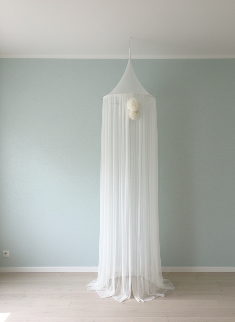 hanging tulle ( light)