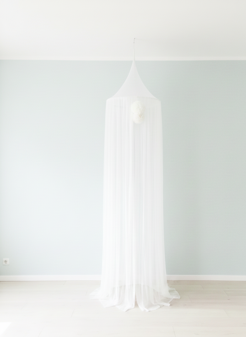 hanging tulle ( light)